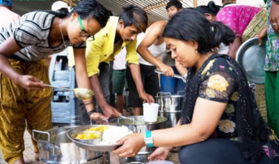 Akhshaya patra serving food